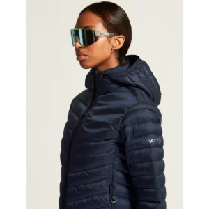 Chaqueta mujer CRAFT CORE EXPLORE LT. INSULATION JKT 1915261, Blaze, con modelo, detalle de cuello y hombro