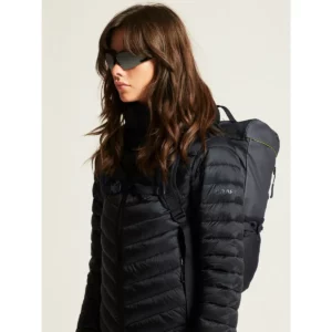Chaqueta mujer CRAFT CORE EXPLORE LT. INSULATION JKT 1915261, Negro, con modelo, detalle de cuello y hombro