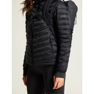 Chaqueta mujer CRAFT CORE EXPLORE LT. INSULATION JKT 1915261, Negro, con modelo, detalle del bolsillo lateral