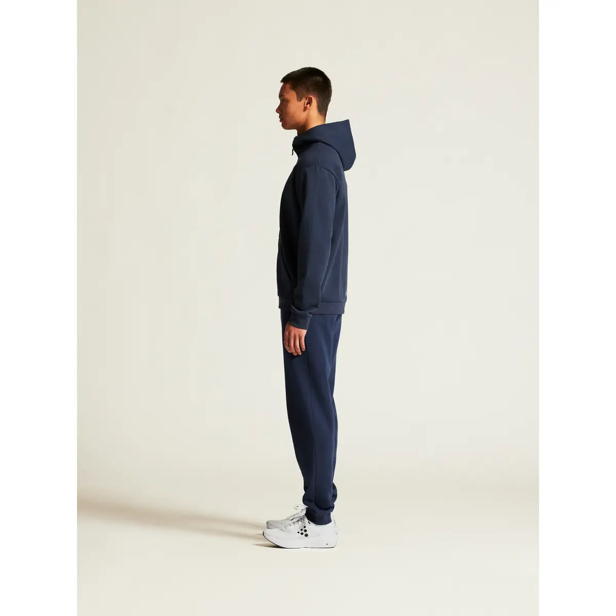 Sudadera hombre CRAFT COMMUNITY 2.0 LOGO FZ HOODIE 1915295 20 Sudadera hombre CRAFT COMMUNITY 2.0 LOGO FZ HOODIE 1915295, con modelo, vista lateral