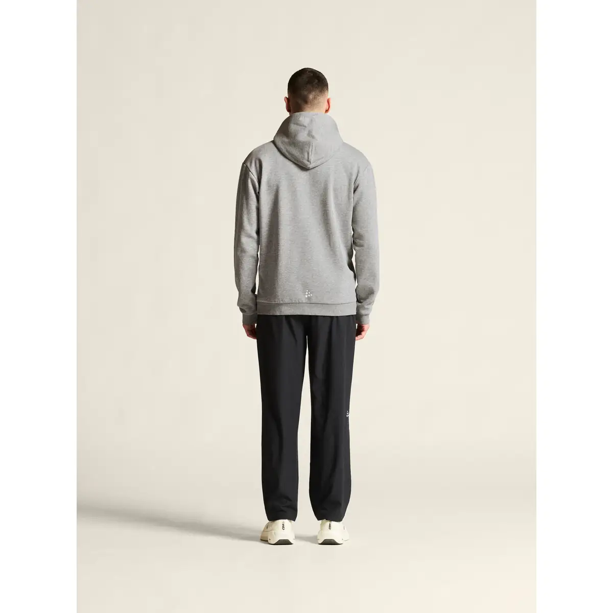 Sudadera hombre CRAFT COMMUNITY 2.0 LOGO FZ HOODIE 1915295 27 Sudadera hombre CRAFT COMMUNITY 2.0 LOGO FZ HOODIE 1915295, con modelo, vista posterior