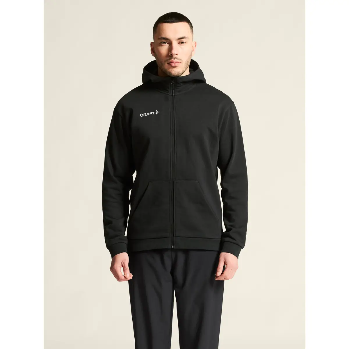 Sudadera hombre CRAFT COMMUNITY 2.0 LOGO FZ HOODIE 1915295 34 Sudadera hombre CRAFT COMMUNITY 2.0 LOGO FZ HOODIE 1915295, con modelo, vista frontal