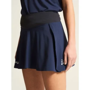 Falda mujer CRAFT ABILITY SKIRT 1916048, Navy, con modelo, detalle de cintura y pliegues