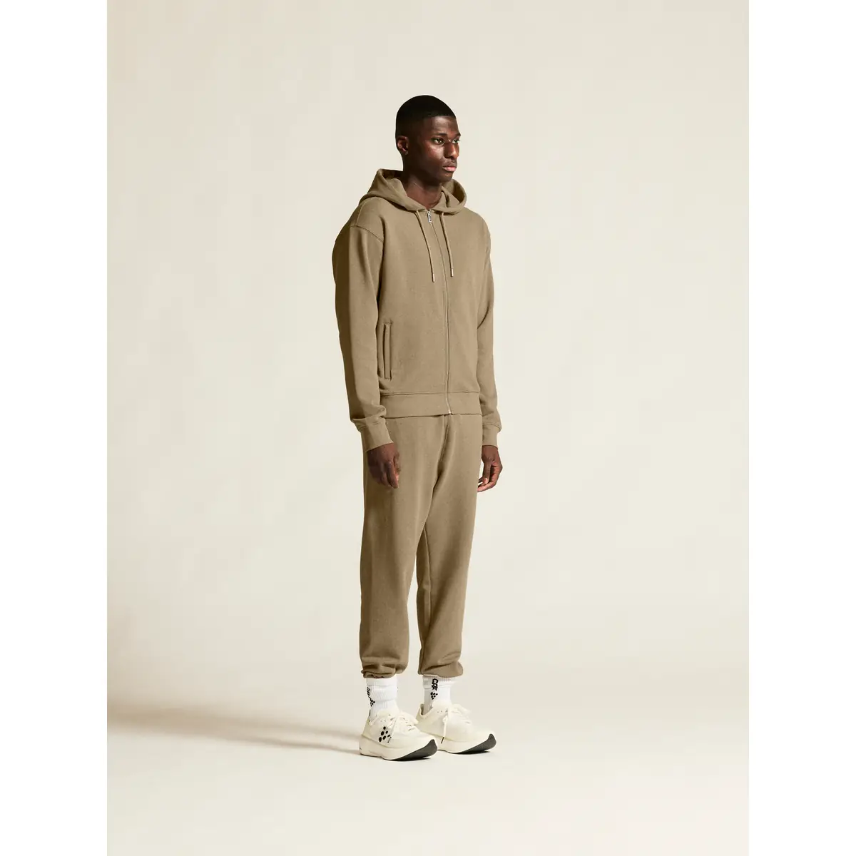 Sudadera hombre CRAFT FREQUENT FZ HOODIE 1916306 21 Sudadera hombre CRAFT FREQUENT FZ HOODIE 1916306, Taupe, con modelo, vista frontal