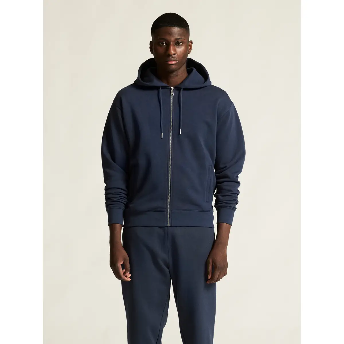 Sudadera hombre CRAFT FREQUENT FZ HOODIE 1916306 24 Sudadera hombre CRAFT FREQUENT FZ HOODIE 1916306, Blaze, con modelo, vista frontal