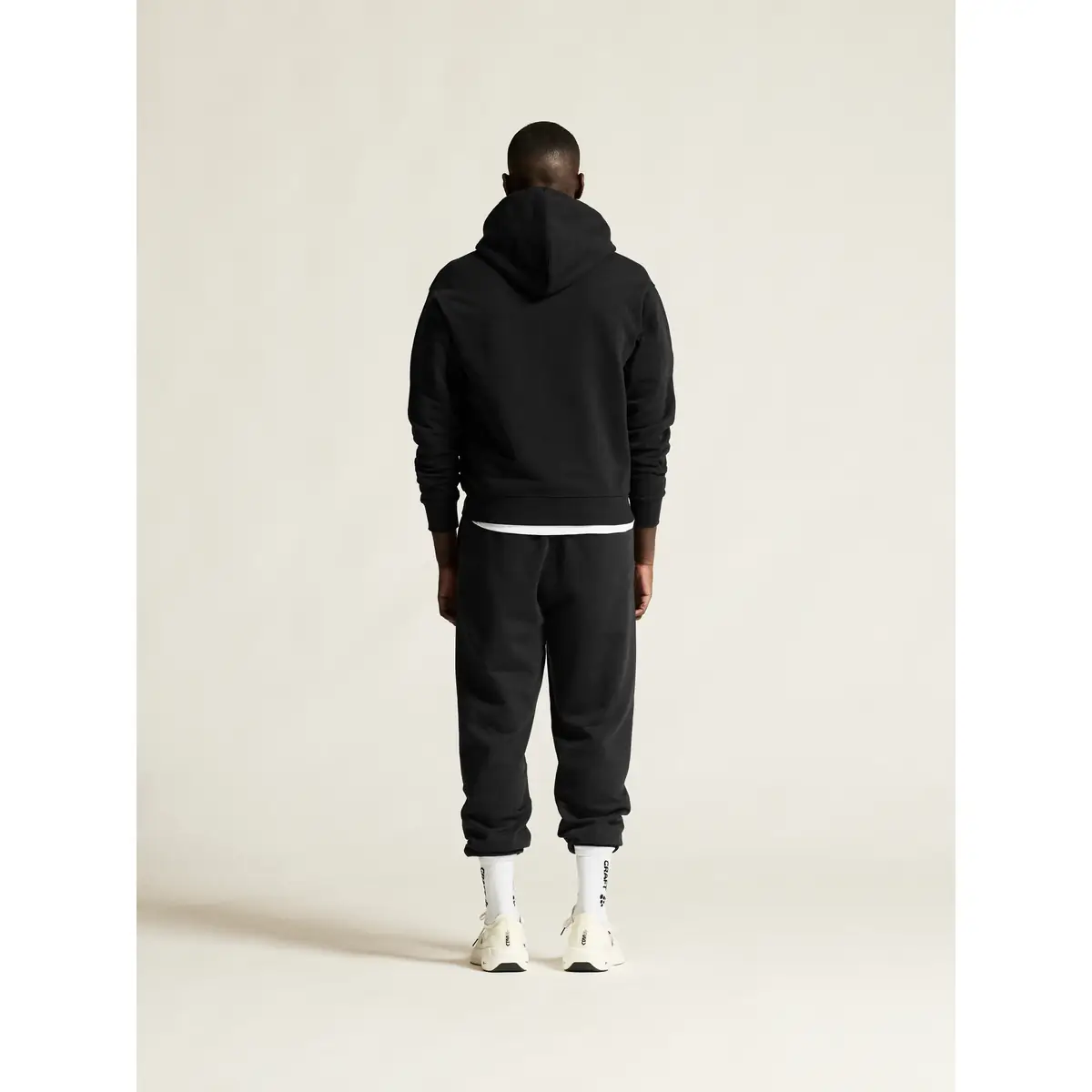 Sudadera hombre CRAFT FREQUENT FZ HOODIE 1916306 37 Sudadera hombre CRAFT FREQUENT FZ HOODIE 1916306, Negro, con modelo, vista posterior