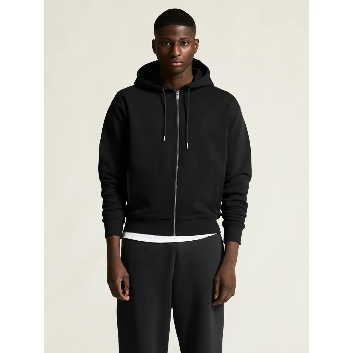 Sudadera hombre CRAFT FREQUENT FZ HOODIE 1916306 40 Sudadera hombre CRAFT FREQUENT FZ HOODIE 1916306, Negro, con modelo, vista frontal