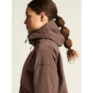 Chaqueta mujer CRAFT EXPLORE PADDED JACKET 1916339, Prune, con modelo, detalle lateral de cuello y hombros