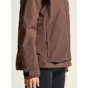 Chaqueta mujer CRAFT EXPLORE PADDED JACKET 1916339, Prune, con modelo, detalle de bolsillo y manga