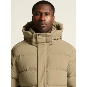 Chaqueta hombre CRAFT URBAN DOWN PUFFER JACKET 1916374, Taupe, con modelo, detalle de cuello y pecho