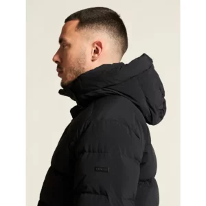 Chaqueta hombre CRAFT URBAN DOWN PUFFER JACKET 1916374, Negro, con modelo, detalle lateral de cuello y capucha