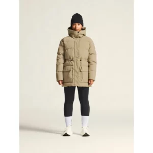 Chaqueta mujer CRAFT URBAN DOWN PUFFER JACKET 1916375, Taupe, con modelo, vista frontal de cuerpo entero