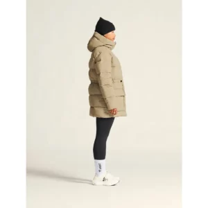 Chaqueta mujer CRAFT URBAN DOWN PUFFER JACKET 1916375, Taupe, con modelo, vista lateral de cuerpo entero