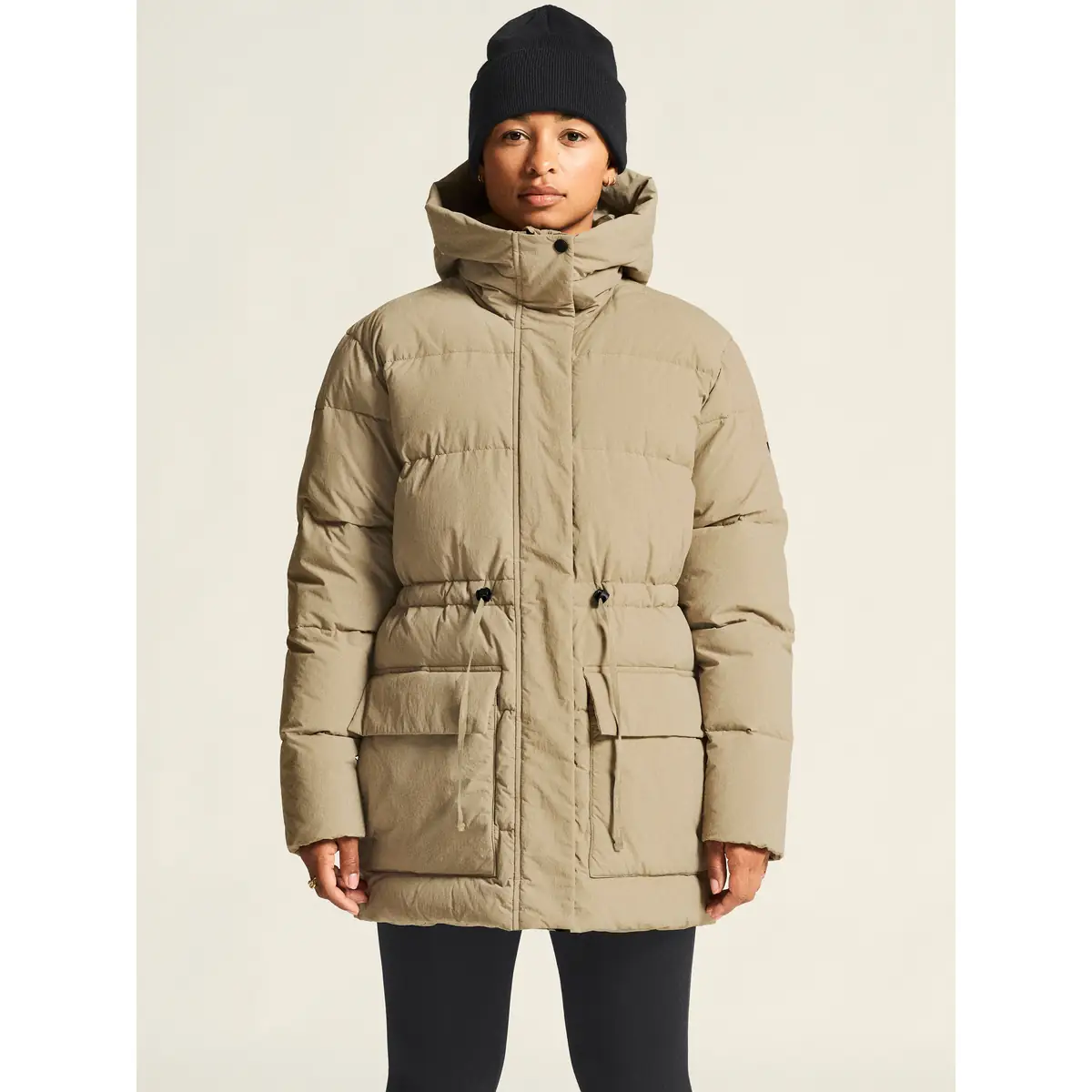 Chaqueta mujer CRAFT URBAN DOWN PUFFER JACKET 1916375 23 Chaqueta mujer CRAFT URBAN DOWN PUFFER JACKET 1916375, Taupe, con modelo, vista frontal