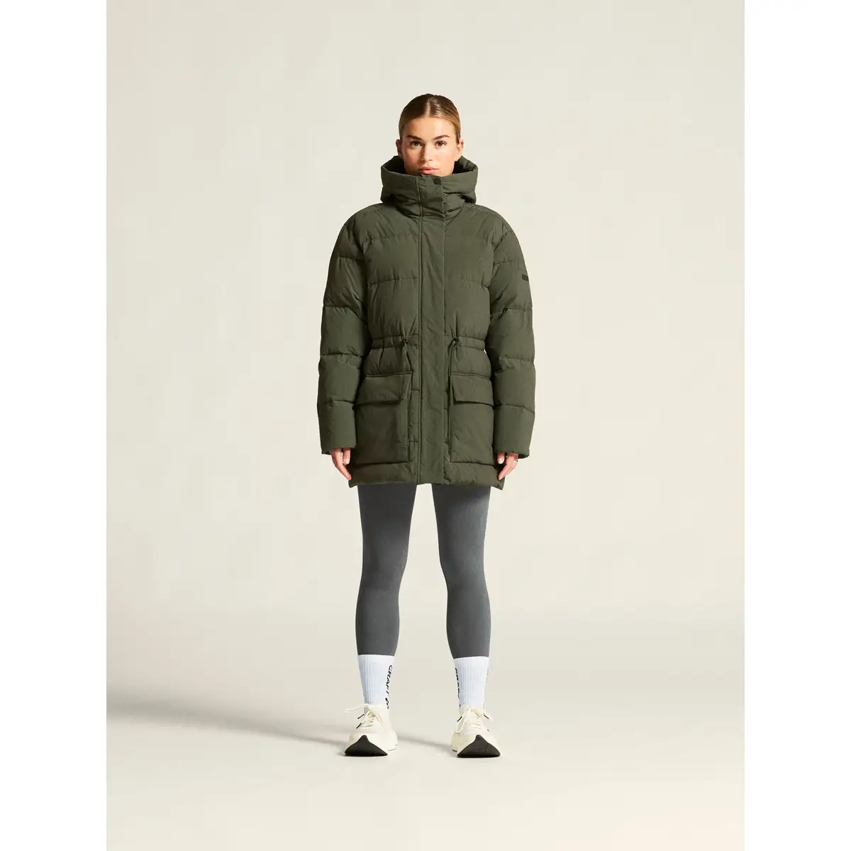 Chaqueta mujer CRAFT URBAN DOWN PUFFER JACKET 1916375 37 Chaqueta mujer CRAFT URBAN DOWN PUFFER JACKET 1916375, Chimera, con modelo, vista frontal de cuerpo entero