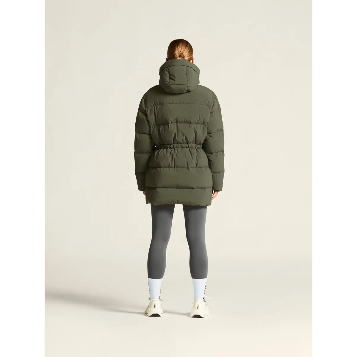 Chaqueta mujer CRAFT URBAN DOWN PUFFER JACKET 1916375 32 Chaqueta mujer CRAFT URBAN DOWN PUFFER JACKET 1916375, Chimera, con modelo, vista posterior de cuerpo entero