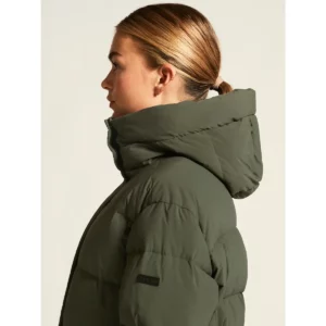 Chaqueta mujer CRAFT URBAN DOWN PUFFER JACKET 1916375, Chimera, con modelo, detalle lateral de cuello y capucha