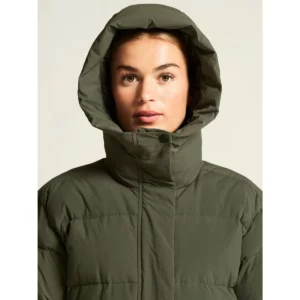 Chaqueta mujer CRAFT URBAN DOWN PUFFER JACKET 1916375, Chimera, con modelo, detalle frontal con capucha puesta