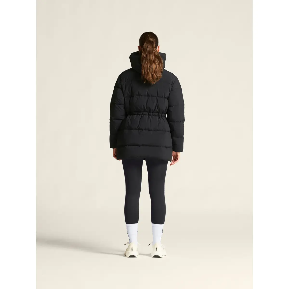 Chaqueta mujer CRAFT URBAN DOWN PUFFER JACKET 1916375 44 Chaqueta mujer CRAFT URBAN DOWN PUFFER JACKET 1916375, Negro, con modelo, vista posterior de cuerpo entero