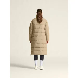 Abrigo mujer CRAFT URBAN LONG PADDED COAT 1916376, Taupe, con modelo, vista posterior de cuerpo completo