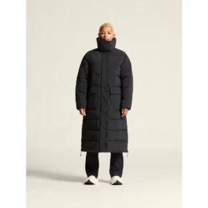 Abrigo mujer CRAFT URBAN LONG PADDED COAT 1916376, Negro, con modelo, vista frontal de cuerpo completo