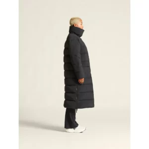 Abrigo mujer CRAFT URBAN LONG PADDED COAT 1916376, Negro, con modelo, lateral de cuerpo completo