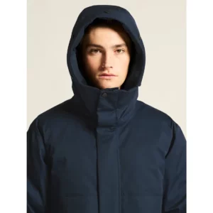 Parka hombre CRAFT URBAN PADDED PARKA 1916377, Blaze, con modelo, detalle frontal con capucha puesta