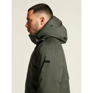Parka hombre CRAFT URBAN PADDED PARKA 1916377, Chimera, con modelo, detalle lateral de cuello y capucha