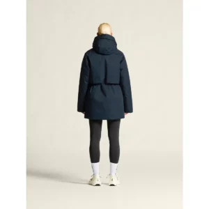 Parka mujer CRAFT URBAN PADDED PARKA 1916378, Blaze, con modelo, vista posterior de cuerpo entero