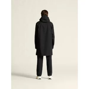 Abrigo unisex CRAFT URBAN SHELL COAT 1916385, Negro, con modelo, vista posterior de cuerpo completo