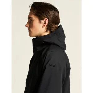 Abrigo unisex CRAFT URBAN SHELL COAT 1916385, Negro, con modelo, detalle lateral de cuello y hombros