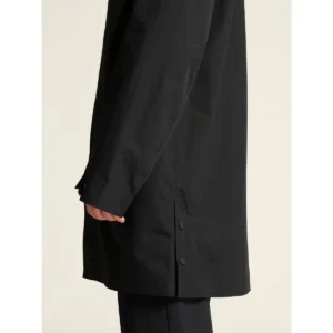 Abrigo unisex CRAFT URBAN SHELL COAT 1916385, Negro, con modelo, detalle de manga y abertura lateral del bajo