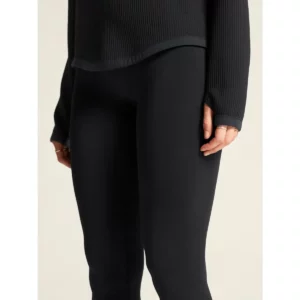 Pantalón interior mujer CRAFT ACTIVE COMFORT PANTS 2 1916690, Negro, con modelo, detalle de la cadera y el muslo