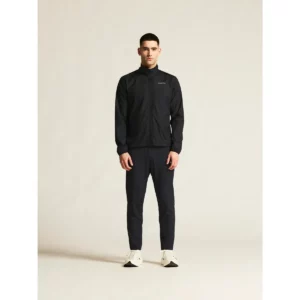 Cortavientos hombre CRAFT ESSENCE WIND JACKET 2 C17235, Negro, con modelo, vista frontal de cuerpo completo