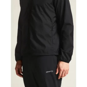 Cortavientos hombre CRAFT ESSENCE WIND JACKET 2 C17235, Negro, con modelo, detalle del bolsillo y bajo