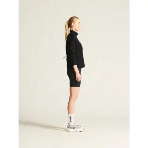 Cortavientos mujer CRAFT ESSENCE WIND JACKET 2 C17236, Negro, con modelo, lateral de cuerpo completo