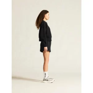 Sudadera mujer CRAFT FREQUENT CROPPED RN C17241, Negro, con modelo, lateral derecho