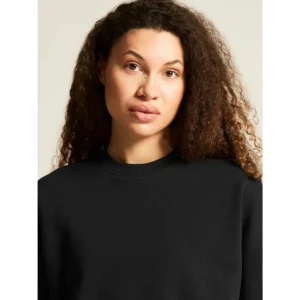 Sudadera mujer CRAFT FREQUENT CROPPED RN C17241, Negro, con modelo, detalle frontal del cuello
