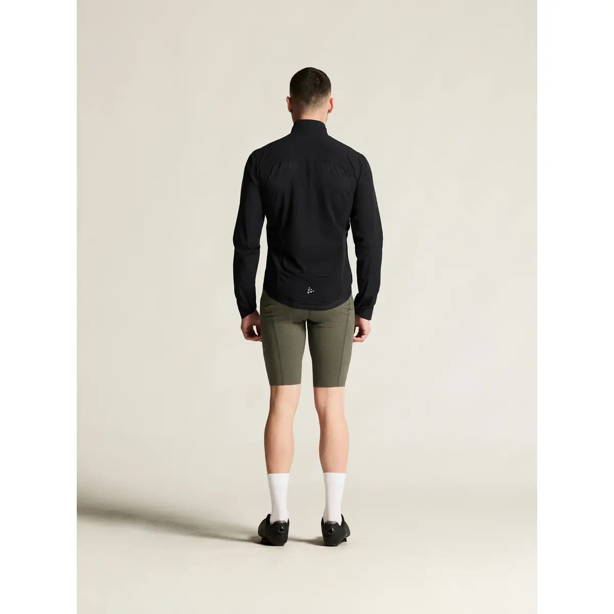Cortavientos hombre CRAFT ENDUR LIGHT WIND JACKET C17325 10 Cortavientos hombre CRAFT ENDUR LIGHT WIND JACKET C17325, Negro, con modelo, vista posterior de cuerpo completo