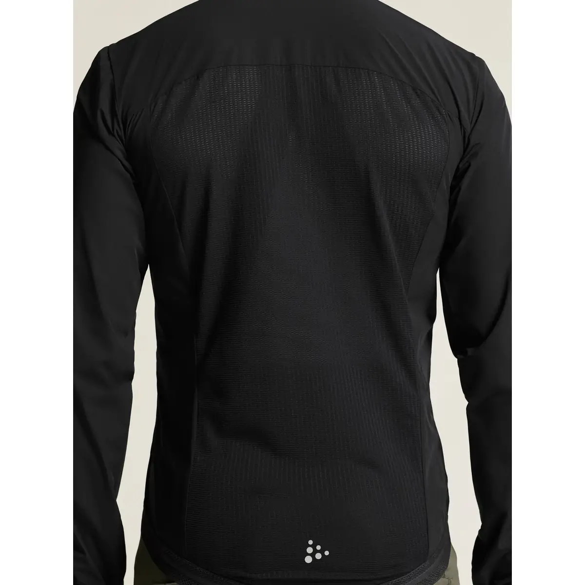Cortavientos hombre CRAFT ENDUR LIGHT WIND JACKET C17325 2 Cortavientos hombre CRAFT ENDUR LIGHT WIND JACKET C17325, Negro, con modelo, detalle posterior de la espalda