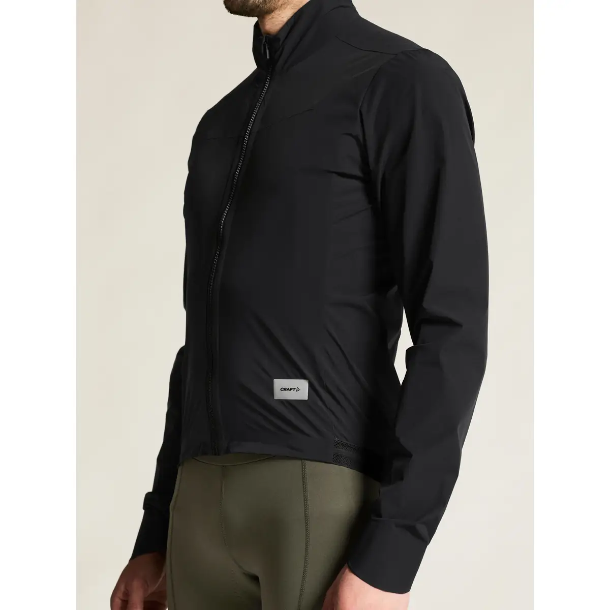 Cortavientos hombre CRAFT ENDUR LIGHT WIND JACKET C17325 9 Cortavientos hombre CRAFT ENDUR LIGHT WIND JACKET C17325, Negro, con modelo, detalle frontal del bajo