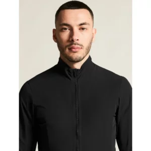 Cortavientos hombre CRAFT ENDUR LIGHT WIND JACKET C17325, Negro, con modelo, detalle frontal de cuello y pecho