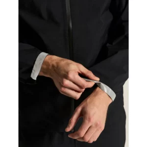 Chaqueta hombre CRAFT URBAN SHELL JACKET C17423, Negro, con modelo, detalle del puño