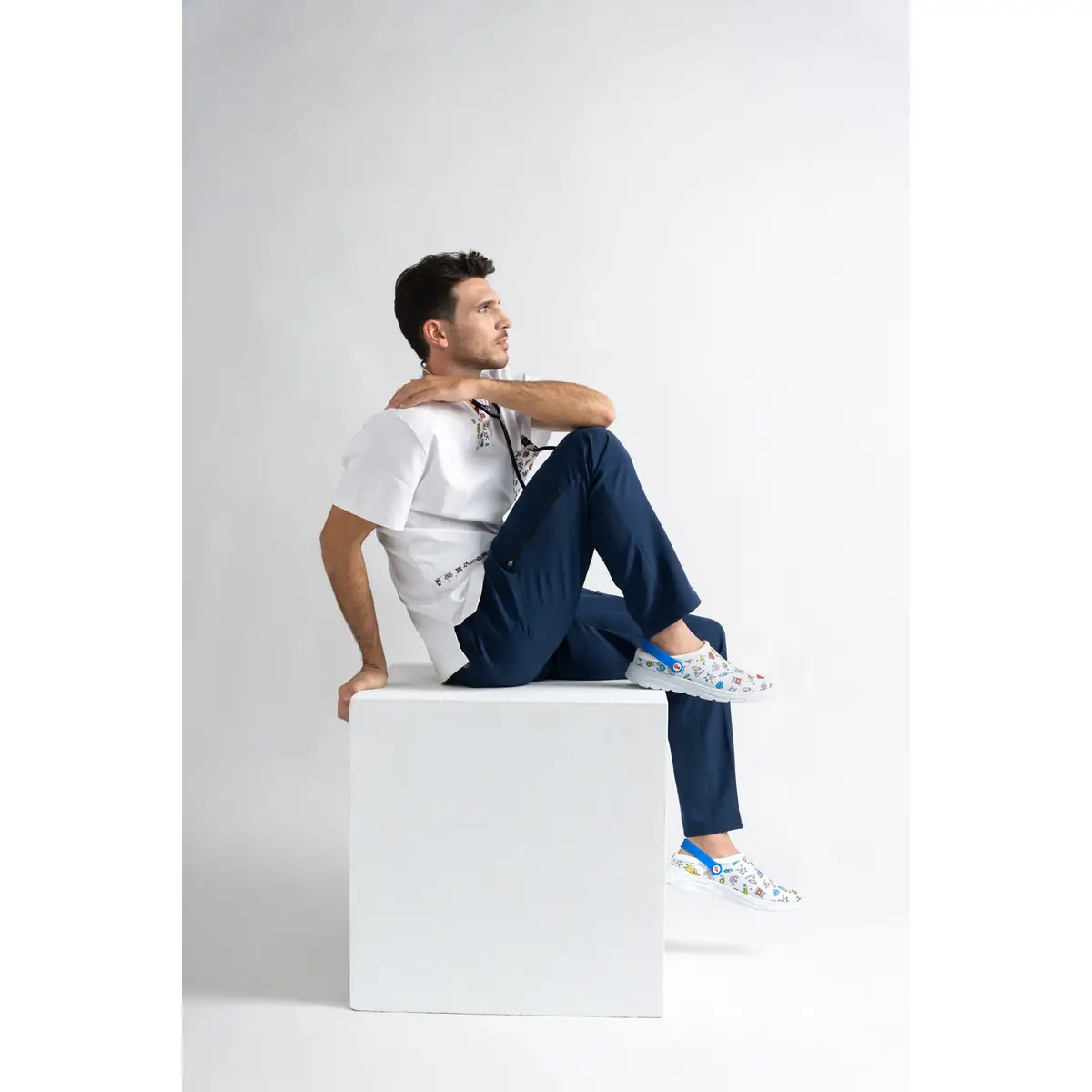 Zueco sanitario Dian JAVEA ESTAMPADO 1 Persona con el calzado Dian JAVEA ESTAMPADO en color blanco