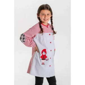 Bata infantil caperucita Dyneke 0176966: vista frontal con modelo.