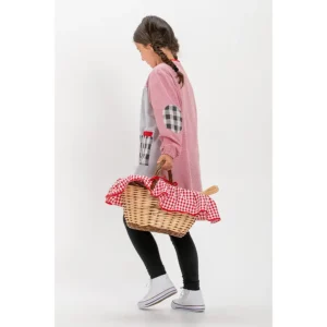 Bata infantil caperucita Dyneke 0176966: vista lateral con modelo.