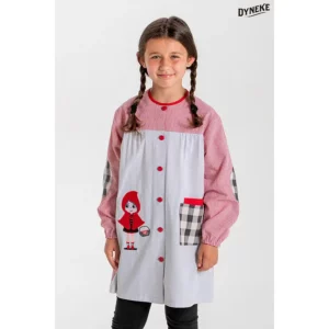 Bata infantil caperucita Dyneke 0176966: vista frontal con modelo.