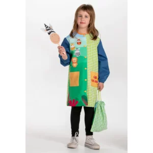 Bata infantil verde be happy Dyneke 0183971: vista frontal con modelo y bolsa a juego.