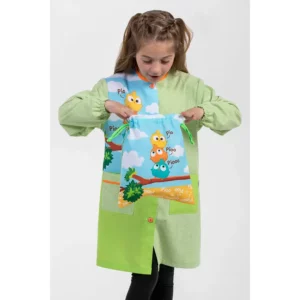 Bata infantil Pio Pio Dyneke 0191224: vista frontal con modelo y bolsa a juego.
