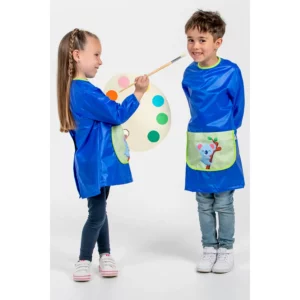 Bata antimanchas azul Koala Dyneke 992098: vista de conjunto con dos modelos.
